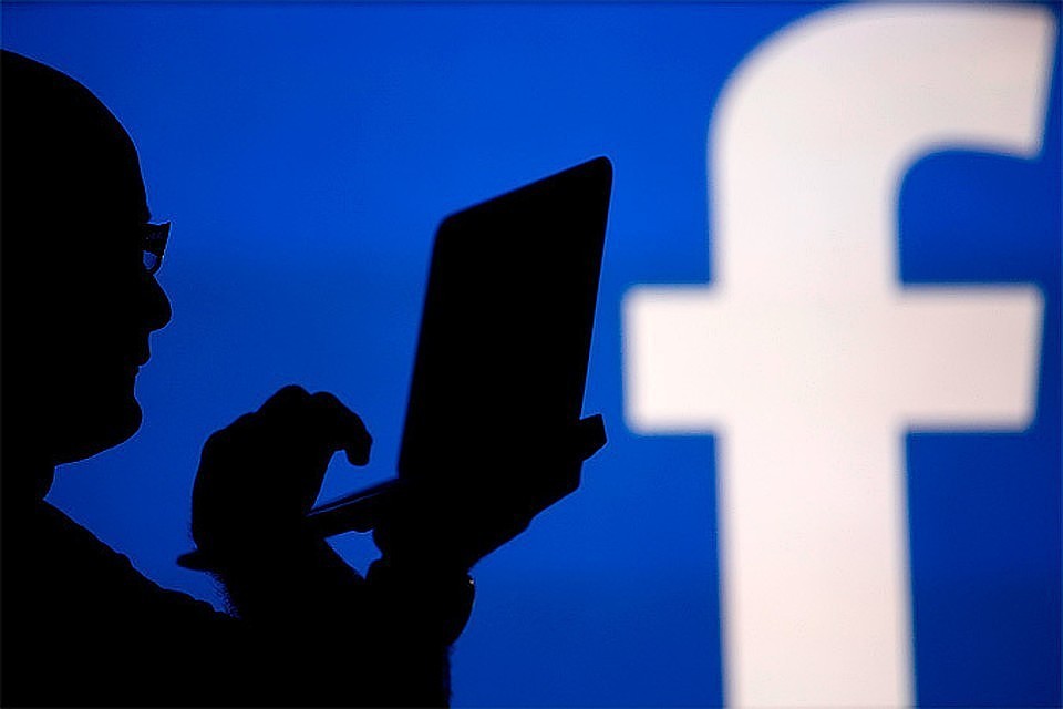 Sputnik о блокировке Facebook связанных с Россией аккаунтов: Это фактически цензура