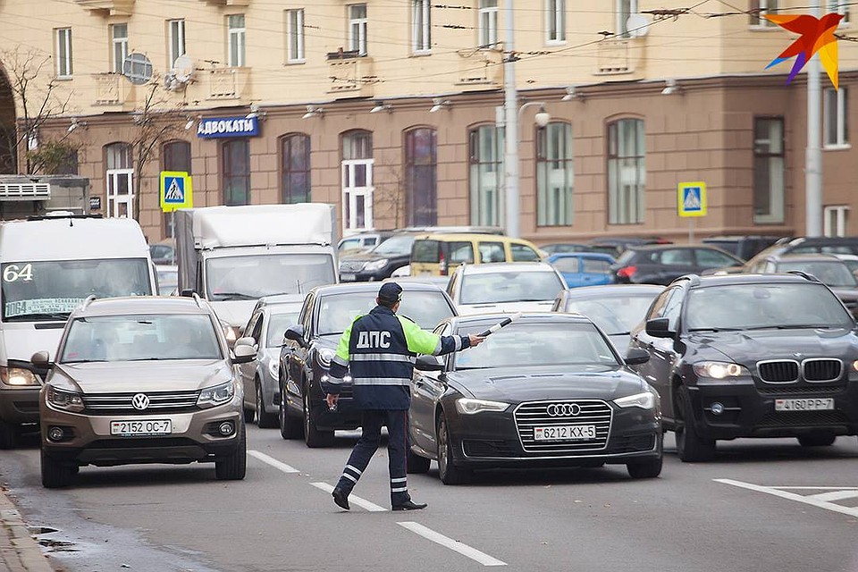 В час пик столица стала в пробке.