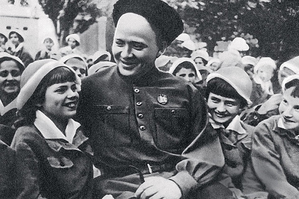 Его книги издавались миллионными тиражами, их любили дети и взрослые, по ним снимались фильмы