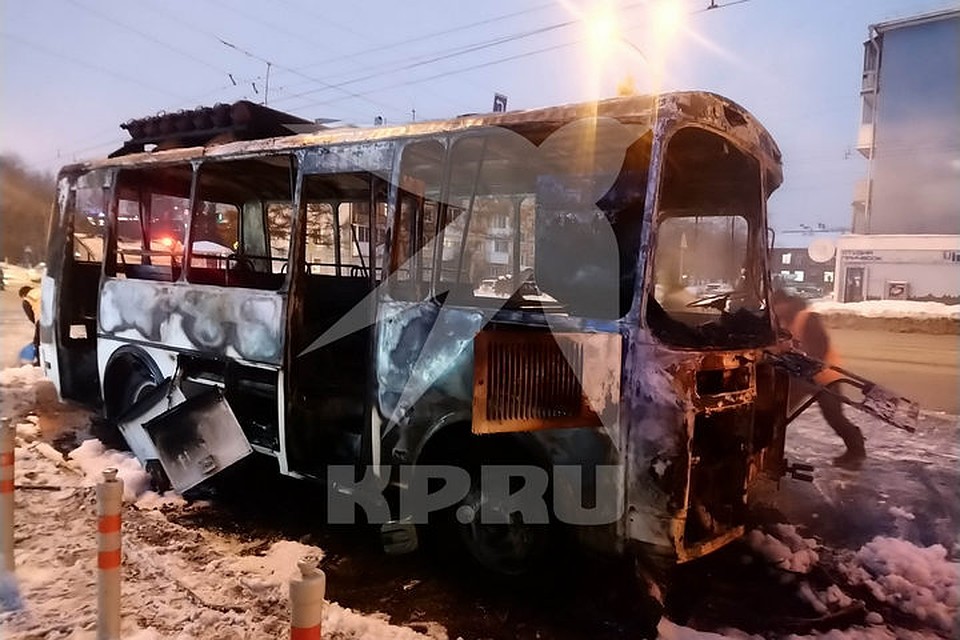 В Кемерове на остановке сгорела маршрутка