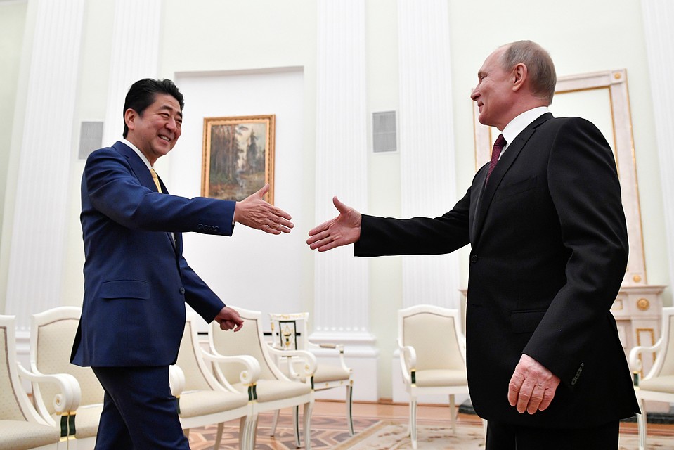 Синдзо Абэ и Владимир Путин