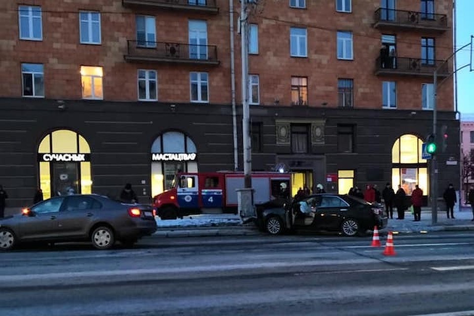 На проспекте Независимости произошло ДТП с участием двух автомобилей. Фото: facebook.com/marina.koktysh