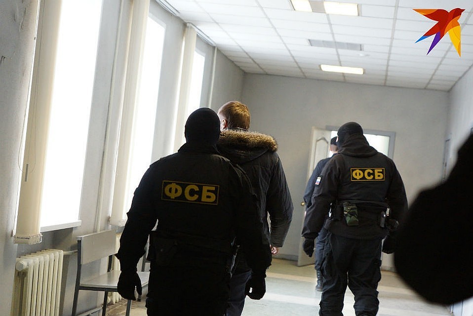 Сотрудники ФСБ сейчас ищут анонимом, из-за которых в Мурманске эвакуировали почти 20 зданий. Фото: архив "КП"