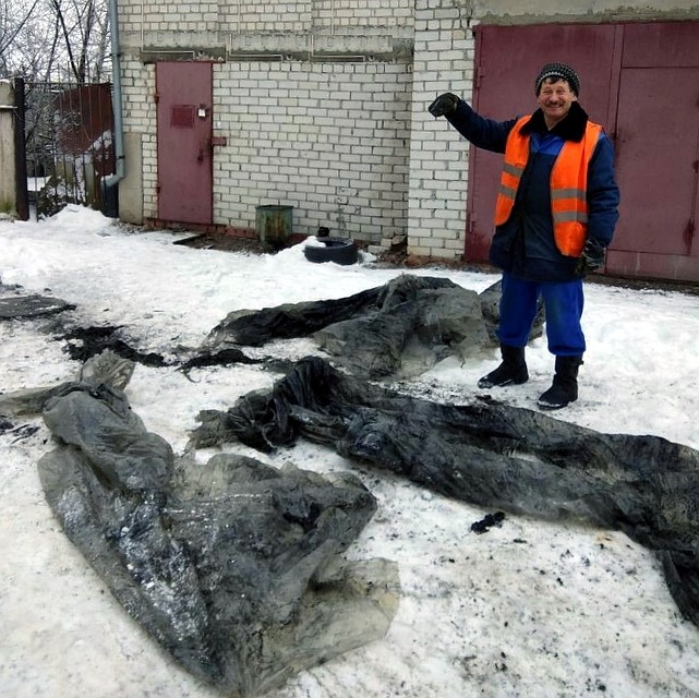фото с сайта ООО "РВК-Воронеж". Чего только не приходится доставать из канализации