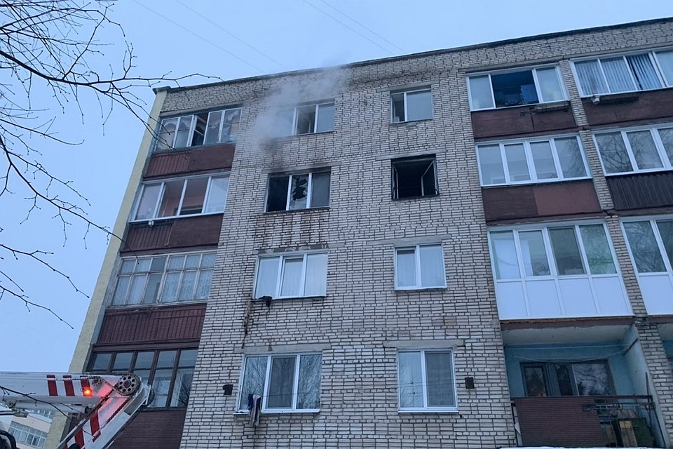 Пожар начался в квартире на четвертом этаже. Фото: УМЧС Минской области.
