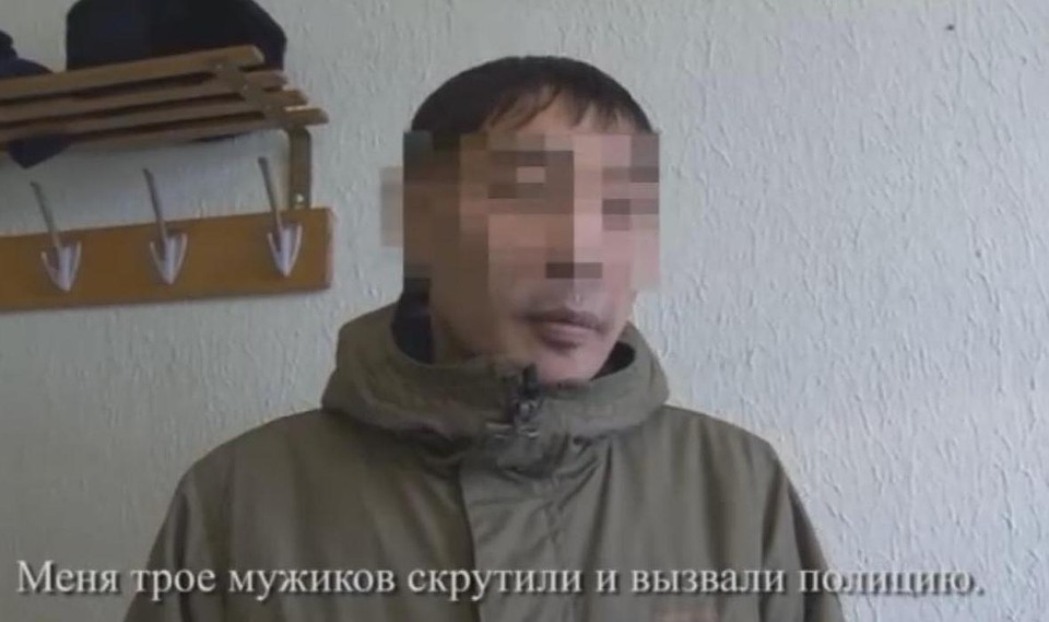 Появилось видео с допросом омича, напавшего с пистолетом на девушку в маршрутке