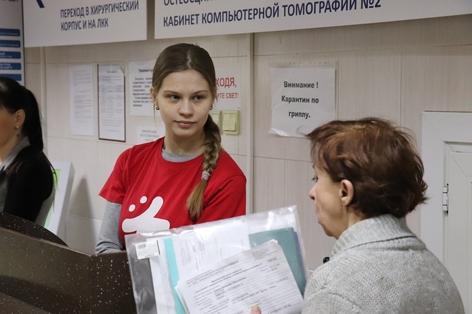 Волонтеры провели беседы с пациентами больницы и студентами сузов. Фото: Департамент здравоохранения Кемеровской области