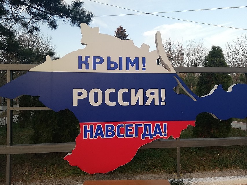 Дело в том, что Берлин не признает принадлежности России Крыма и Севастополя