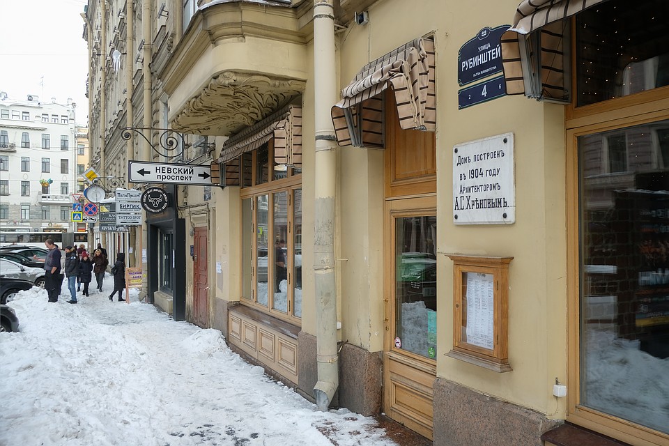 В барах на Рубинштейна прошли массовые проверки, некоторые рестораны после них закрыли.