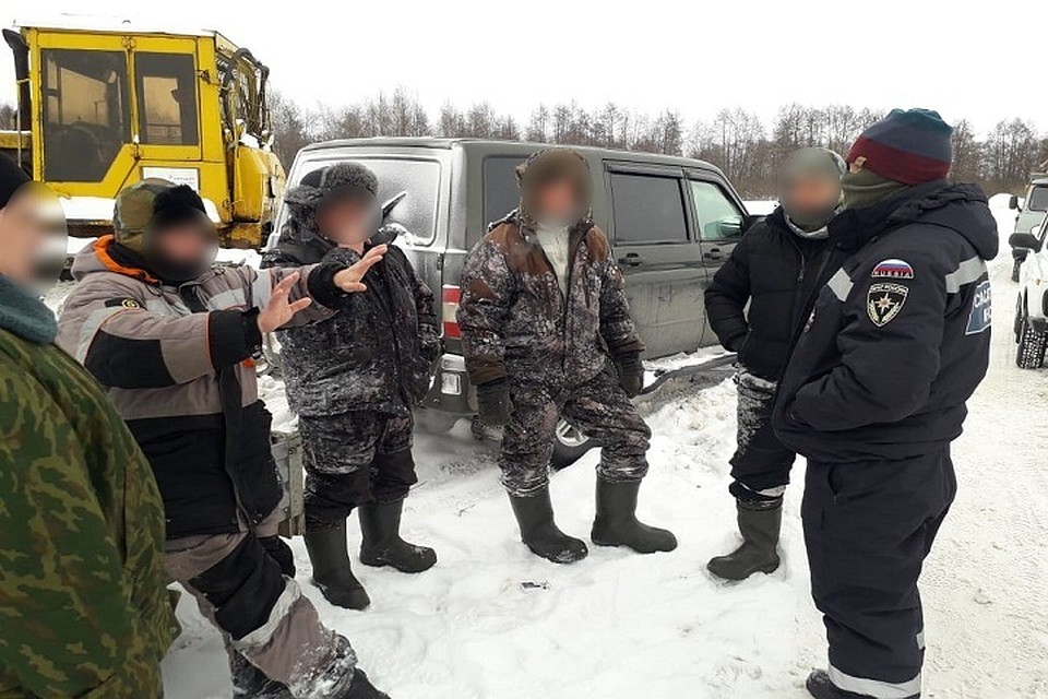 Рыбаки сами смогли выбраться на берег, но им пришлось более двух часов ждать спасателей.