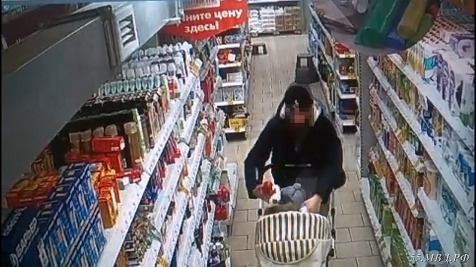 Омичу, который воровал продукты со своим двухлетним сыном, грозит 2 года тюрьмы