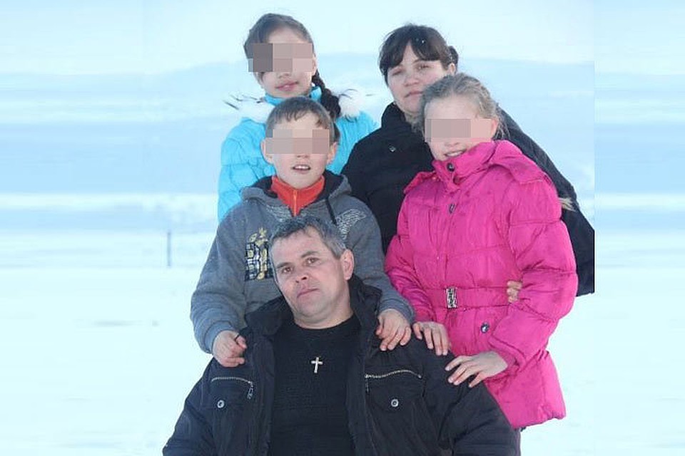 Анна и Михаил были женаты девятнадцать лет. За это время родилось трое детей.