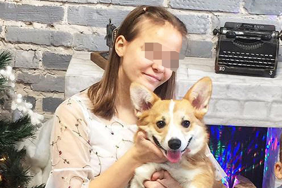Лиза со своим корги Софи.