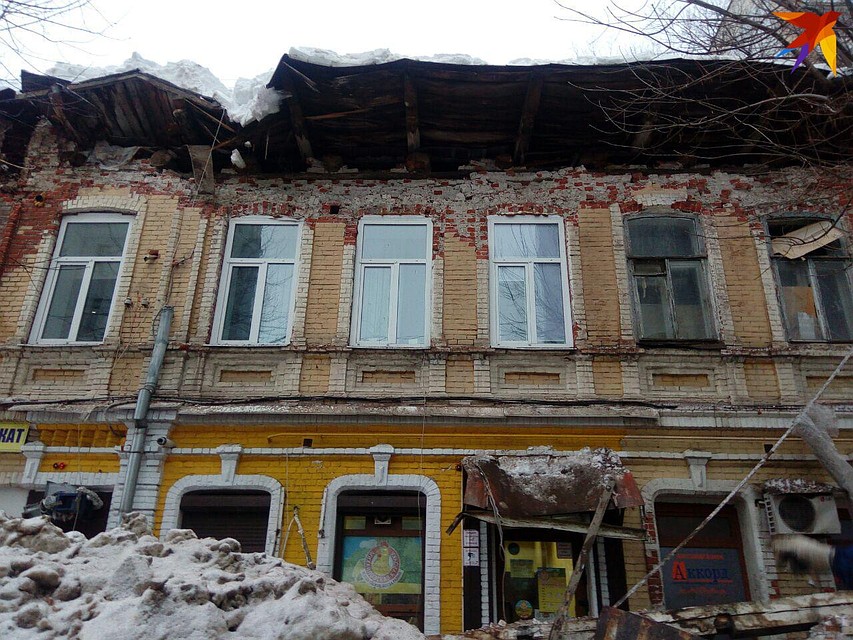 В центре Саратова обрушилась крыша старинного дома