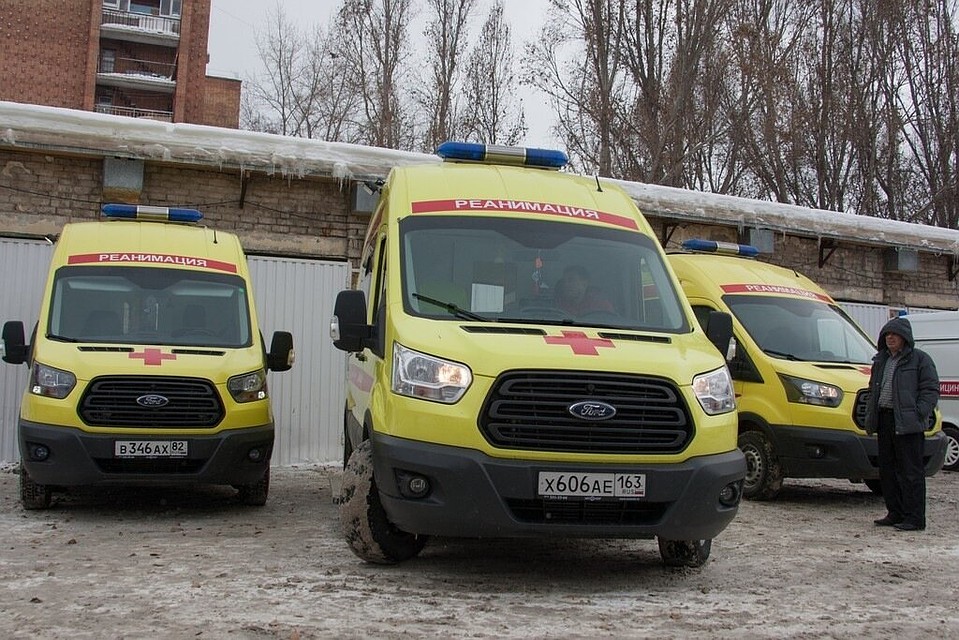 Девушка на обратном пути совсем выбилась из сил, до машины скорой помощи ее везли на санях-волокушах