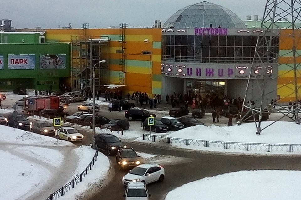 Срабатывание пожарной сигнализации произошло примерно в пять часов вечера. Фото: Елена Белова.