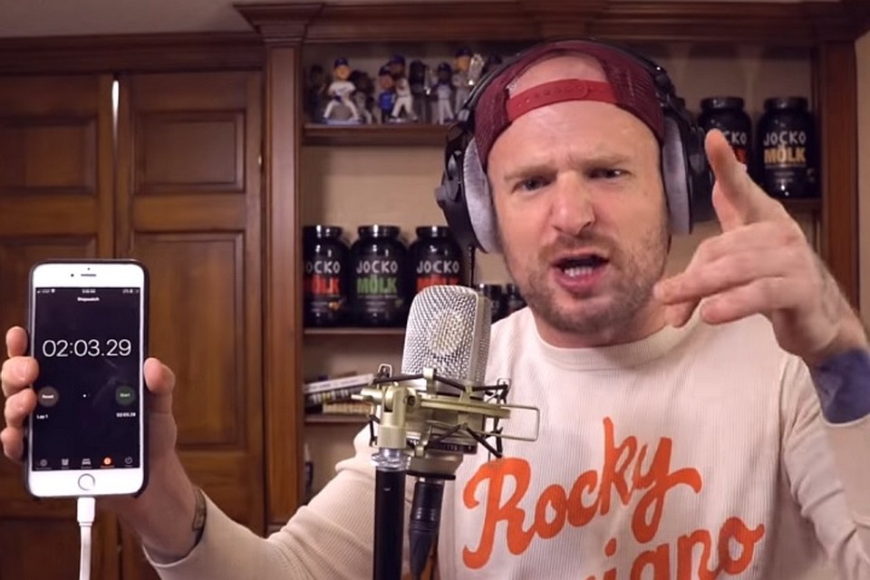 Рэпер Mac Lethal зачитал 1000 слов за две минуты
