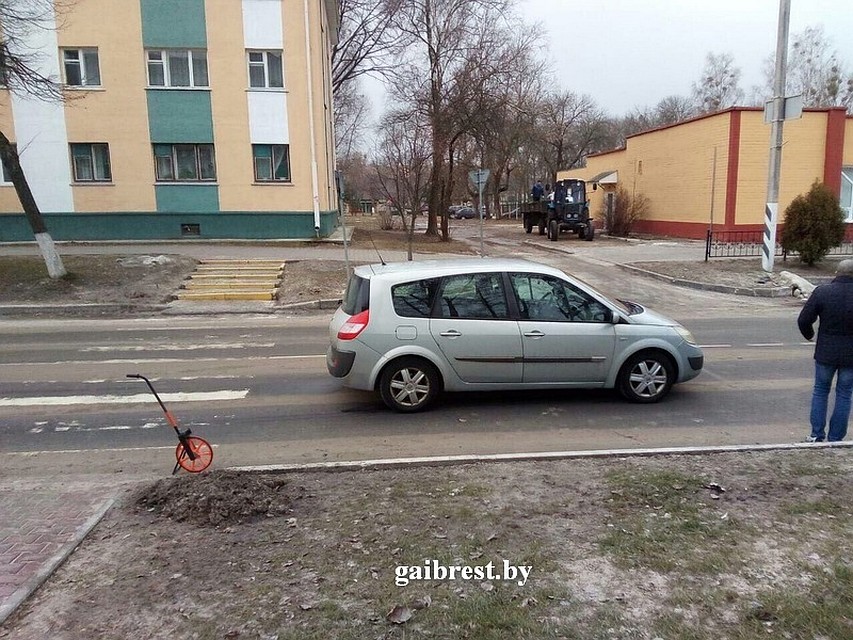 Ребенок в Белоозерске неожиданно выбежал на дорогу. Фото: gaibrest.by