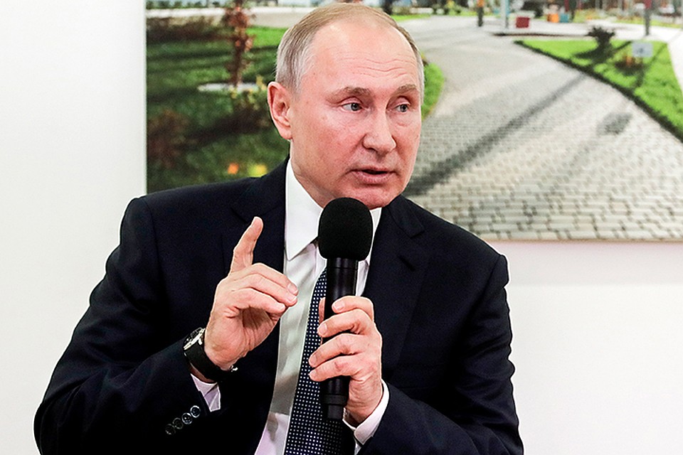 Дискуссия продлилась почти три часа и так понравилась президенту, что он пообещал провести цикл подобных встреч по реализации нацпроектов. Фото: Михаил Метцель/ТАСС