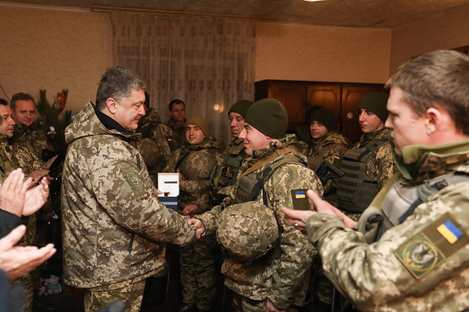 Порошенко всячески поощряет убийства мирных людей в Донбассе. Фото: president.gov.ua