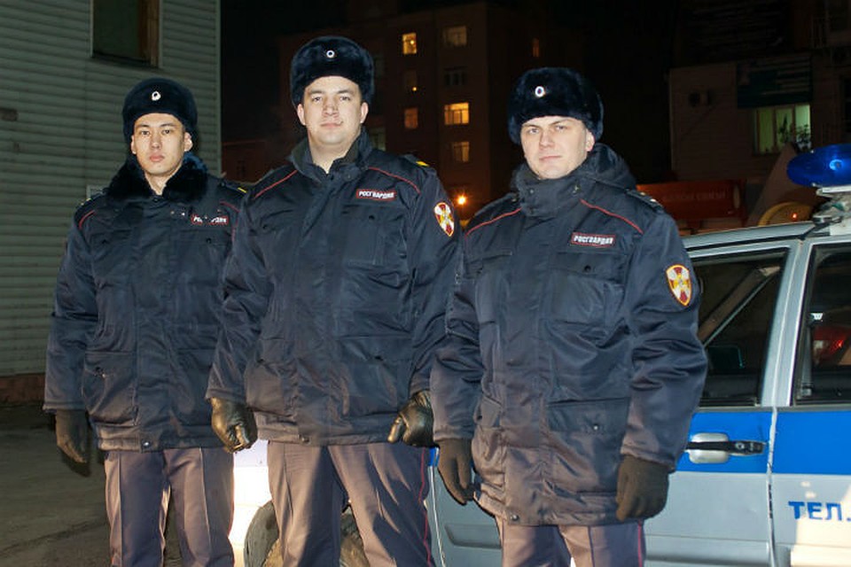 Росгвардейцы выломали оконную решетку и спасли мужчину из огненной ловушки. Фото: пресс-служба управления Росгвардии по РХ.