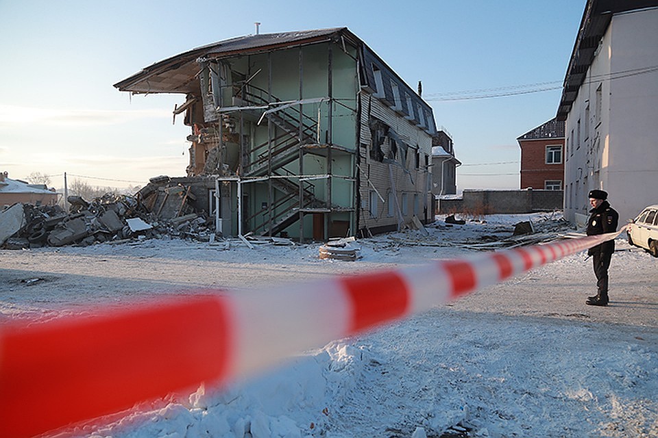 За исполнением решения суда о сносе должны были следить в мэрии. Но там, по данным прокуратуры, организовали принудительное исполнение судебного постановления только 24 декабря прошлого года