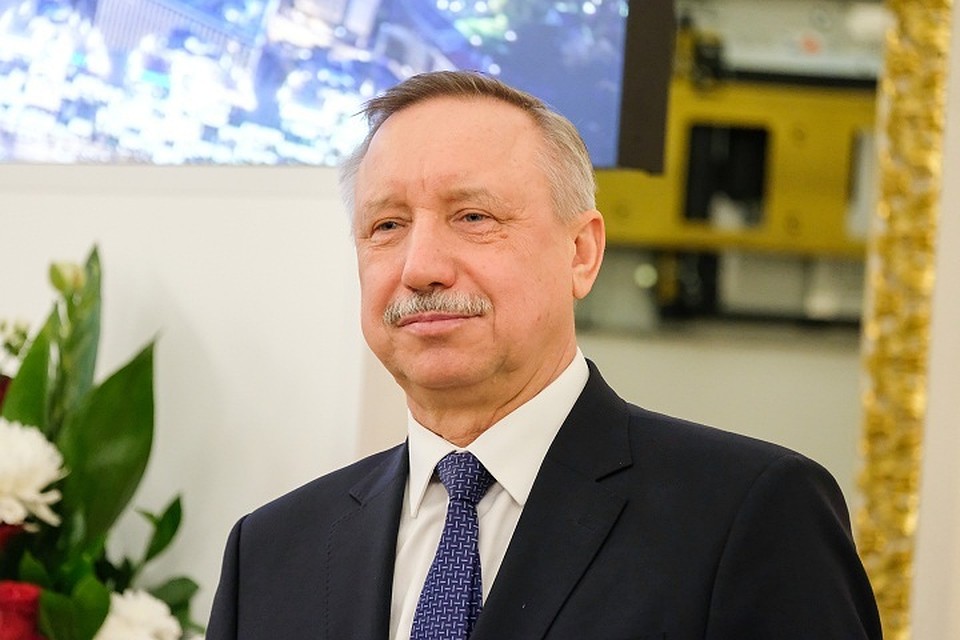 Беглов вручил ключи от квартир молодым семьям из Кронштадта.