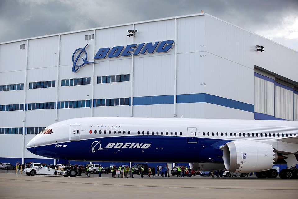 Boeing-787 авиакомпании Virgin Atlantic, выполнявший рейс Лос-Анджелес-Лондон, во время полета на короткое время превысил скорость звука из-за попадания в высотное струйное течение