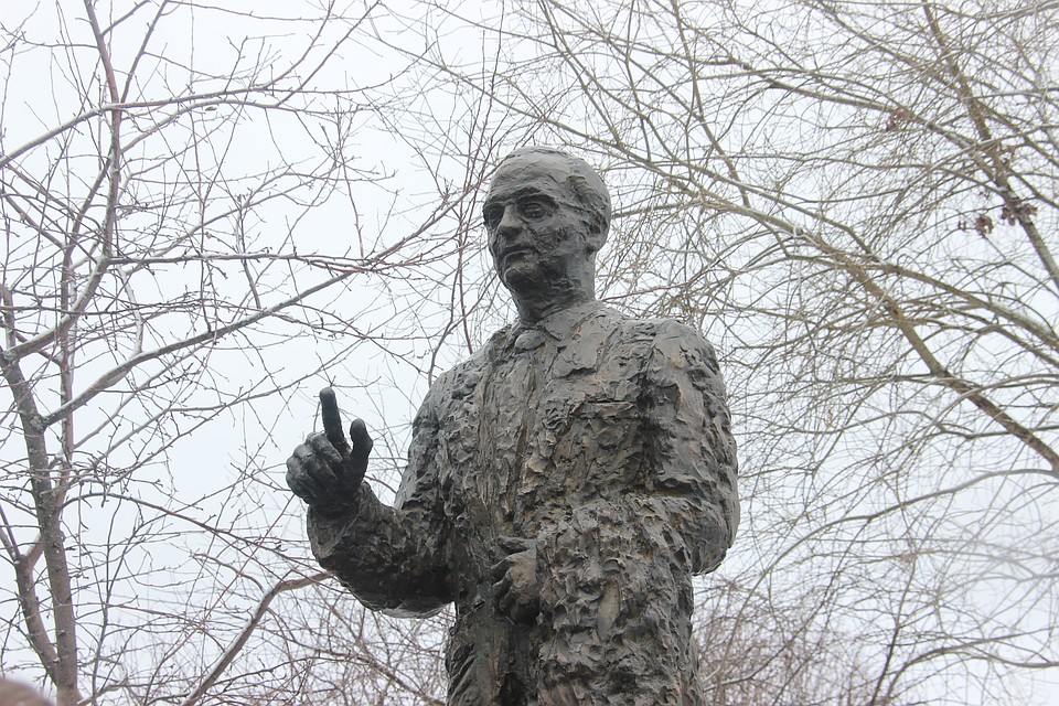 В Маринкино открыли памятник Виталию Чуркину
