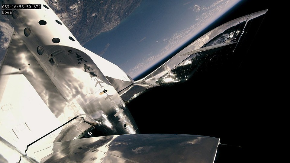 Virgin Galactic испытала свой космический корабль с пассажирами на борту