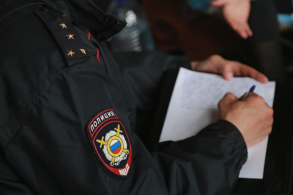 Пришла, сорвала и сбежала: гражданка из Минусинска украла платье с манекена