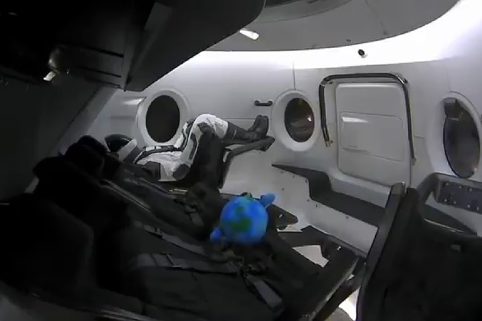 Американский корабль Crew Dragon компании SpaceX пристыковался к МКС