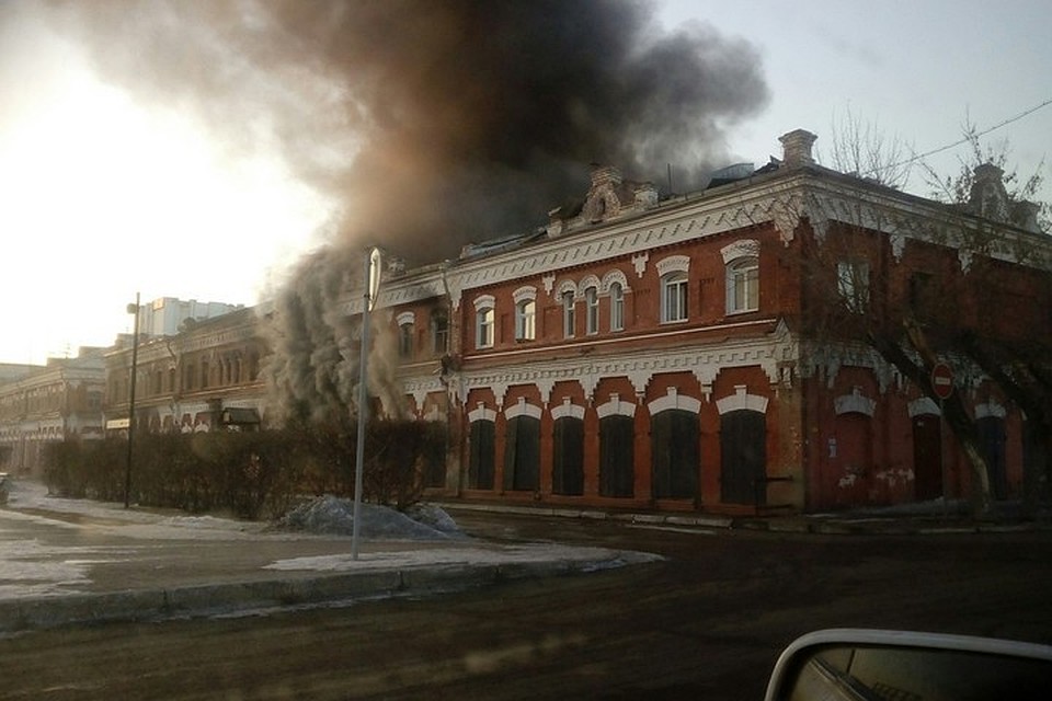 В Канске второй раз за год горит старинное здание типографии. Фото: "ЧП-Канск"