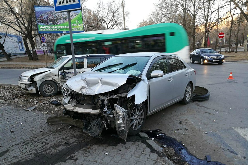 В жуткой аварии в центре Хабаровска пострадал ребенок
