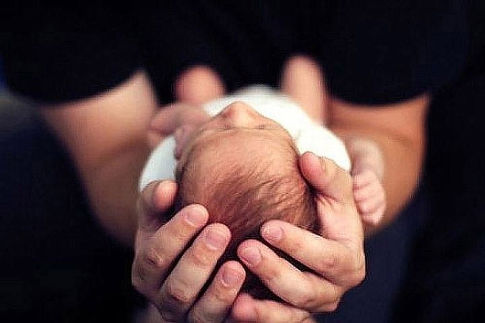 Жительница Финляндии родила двойню и похоронила мертворожденного близнеца на заднем дворе. Фото: с сайта svit24.net