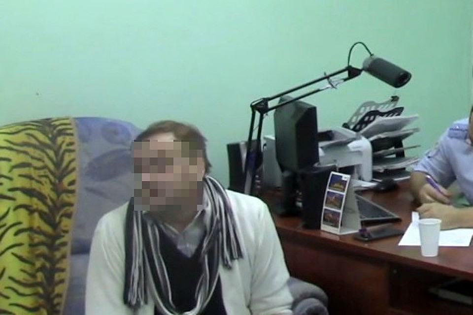 "Я - артист! Какая бомба?!" - заявил лже-минер самолета. Фото: кадр видео ЛУ МВД России по Кемеровской области.