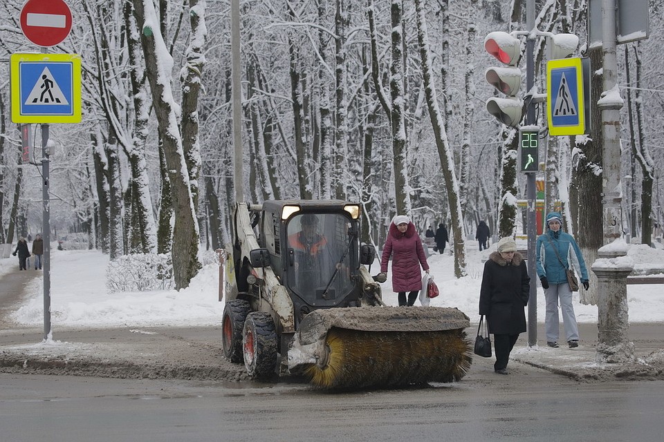 В праздничные дни марта на улицы Пскова выйдет больше уборочной техники.