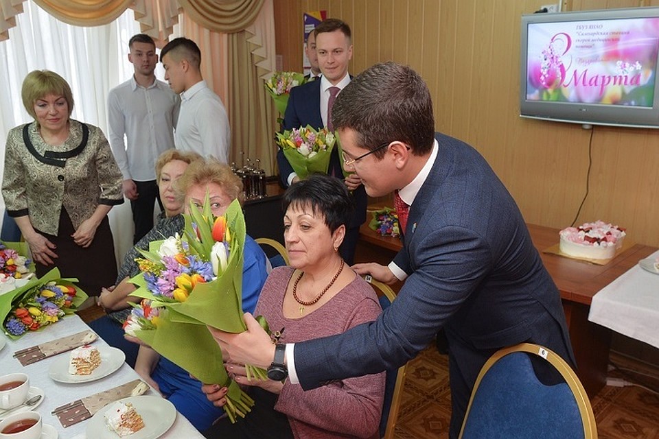 Глава Ямала поздравил с 8 марта сотрудниц салехардской «Скорой помощи» Фото: vk.com