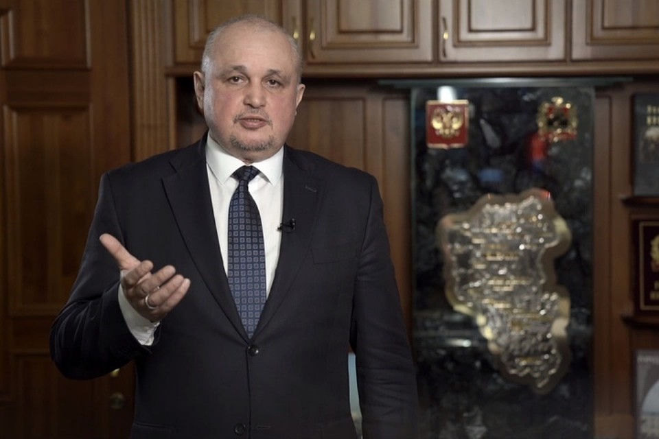 Сергей Цивилев поздравил жительниц Кузбасса с 8 марта Кадр: "ВКонтакте"