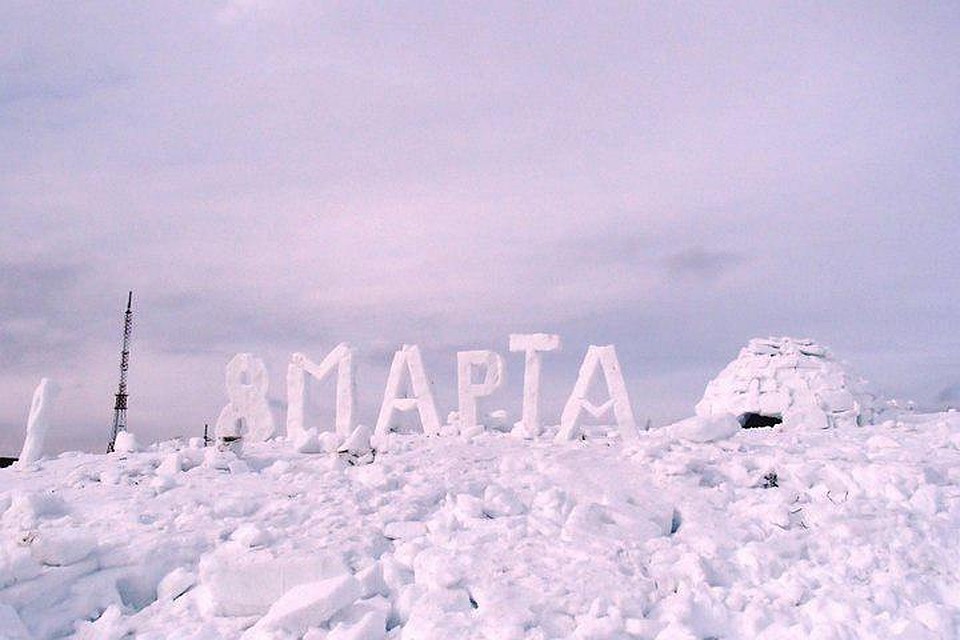 Статуя из льда «8 марта». Фото из соцсетей