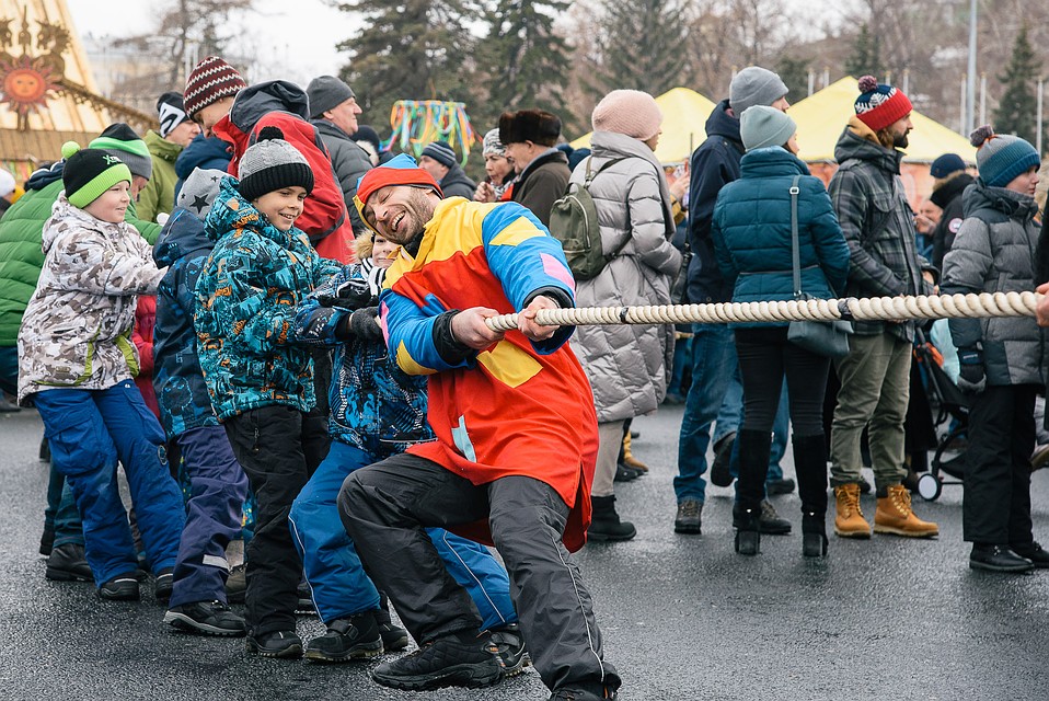 На празднике устраивали традиционные русские забавы