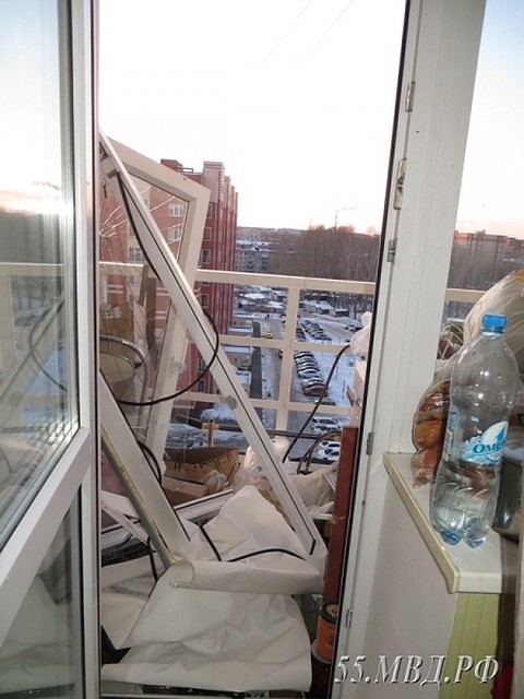 Взрывной волной выбило всю лоджию.