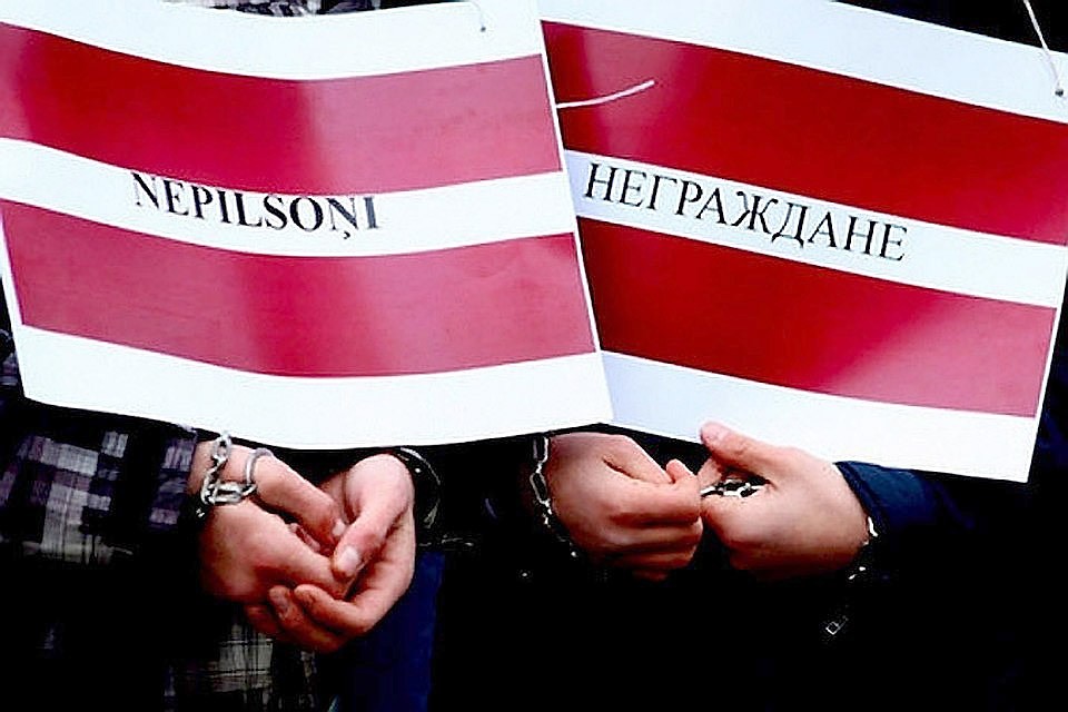 Латвийские националисты против автоматического гражданства для детей неграждан.