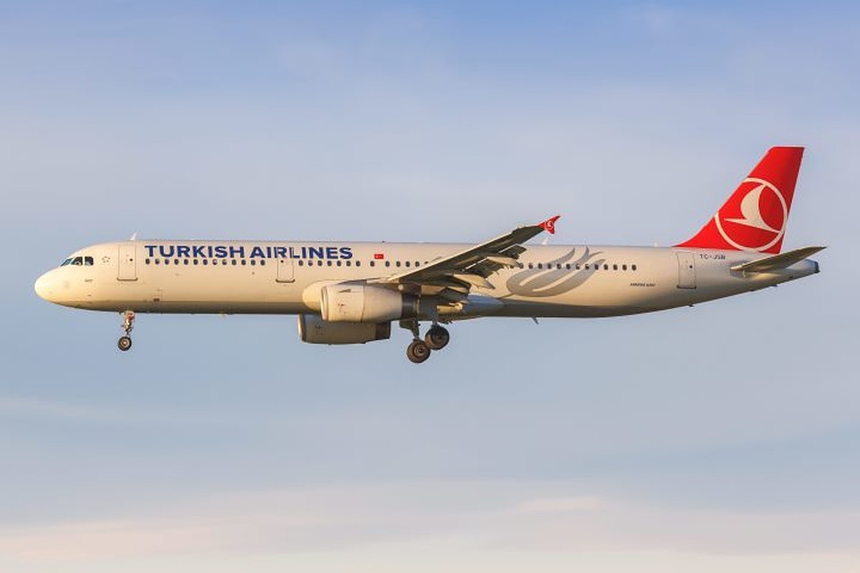 Самолет Airbus A321 турецкой авиакомпании Turkish Airlines
