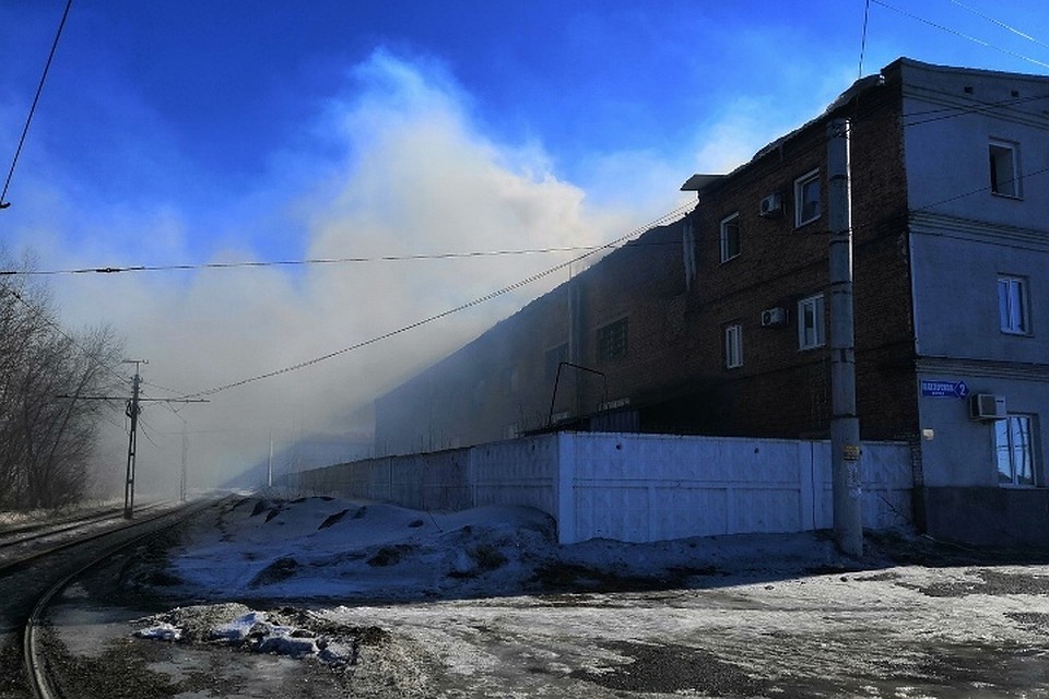 Здание тушили 35 пожарных Фото: "Регион-42 Кемерово" / "ВКонтакте"