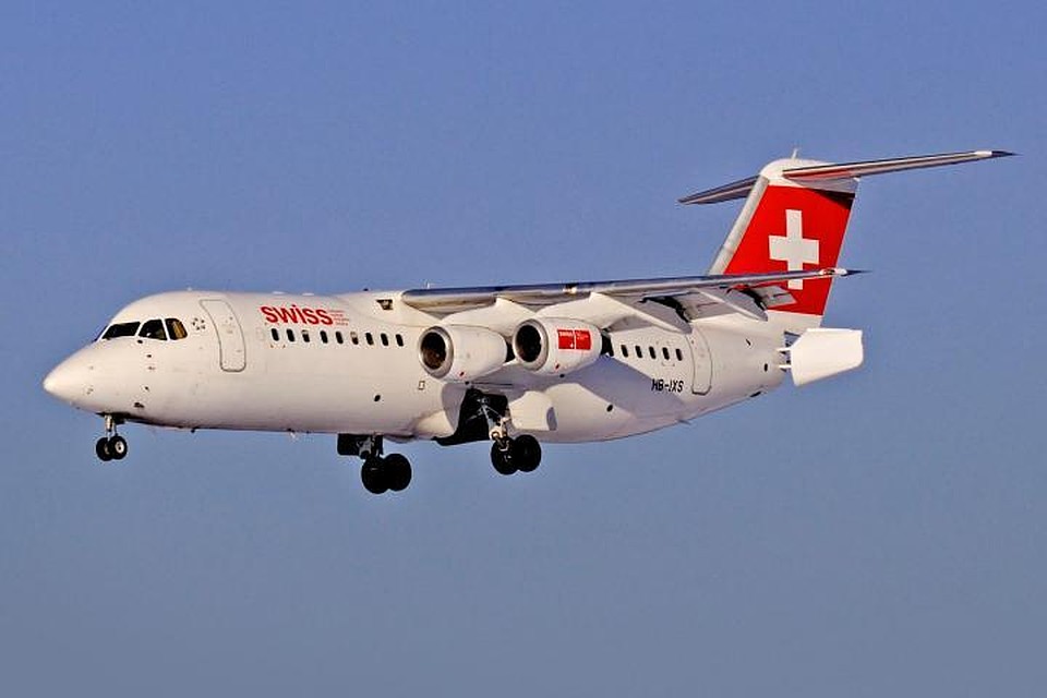 Четырехмоторный самолет Avro RJ