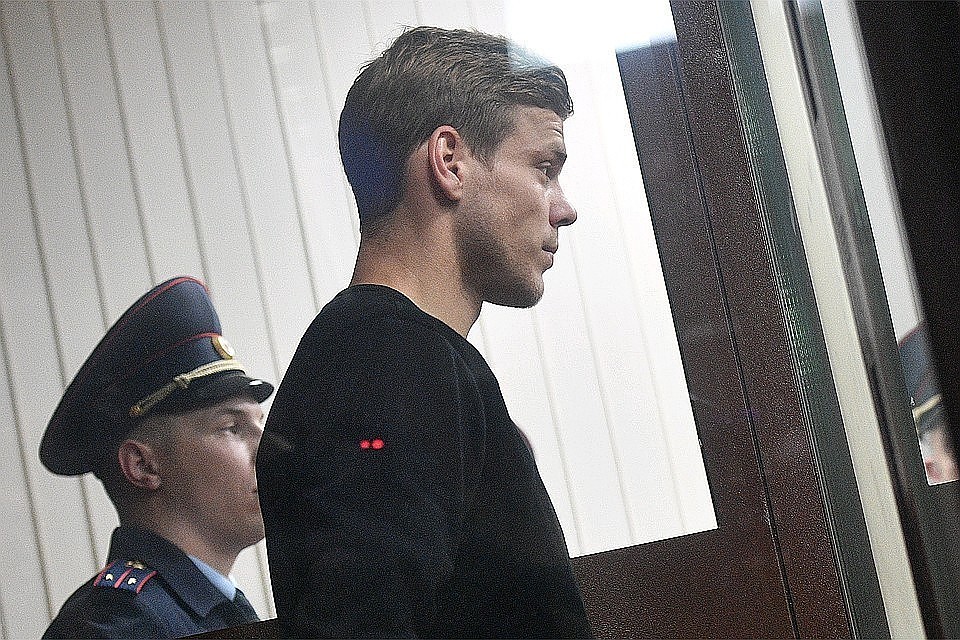 Поздравить Александра в изоляторе сегодня пришли его адвокаты
