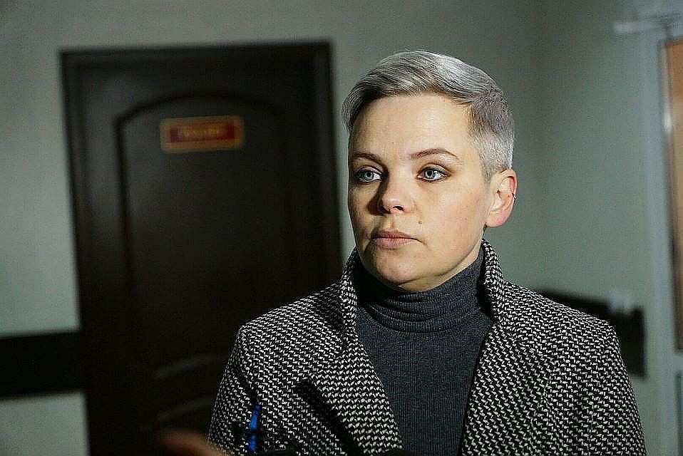 Из-за опасений за будущее своей семьи, Юлия Савиновских с тремя родными детьми переехала в Испанию.