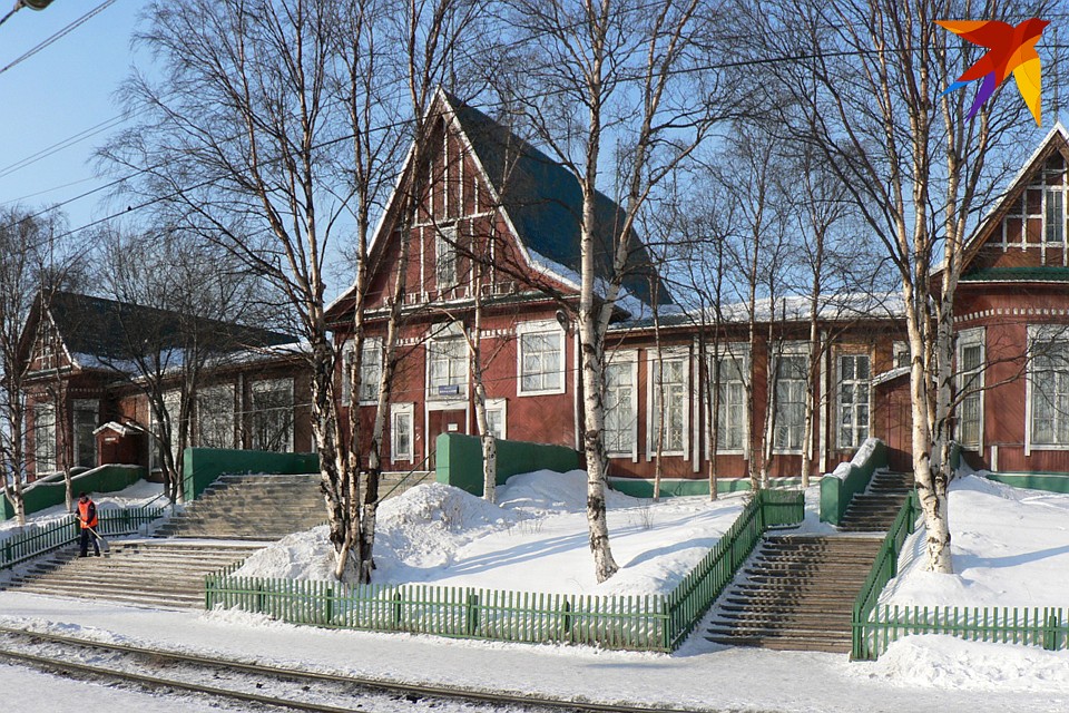 С виду вокзал выглядит красиво и благородно, несмотря на почтенный возраст.