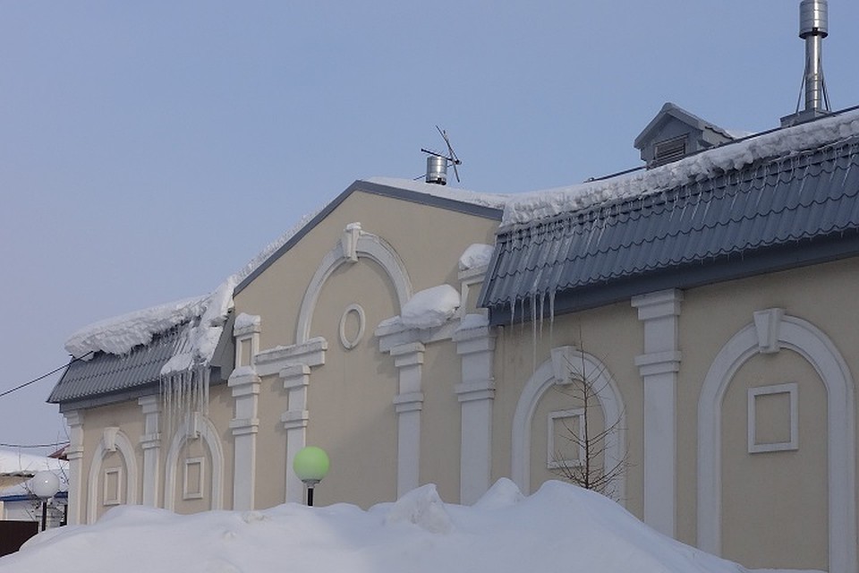 Глав ямальских муниципалитетов торопят убрать снег с крыш